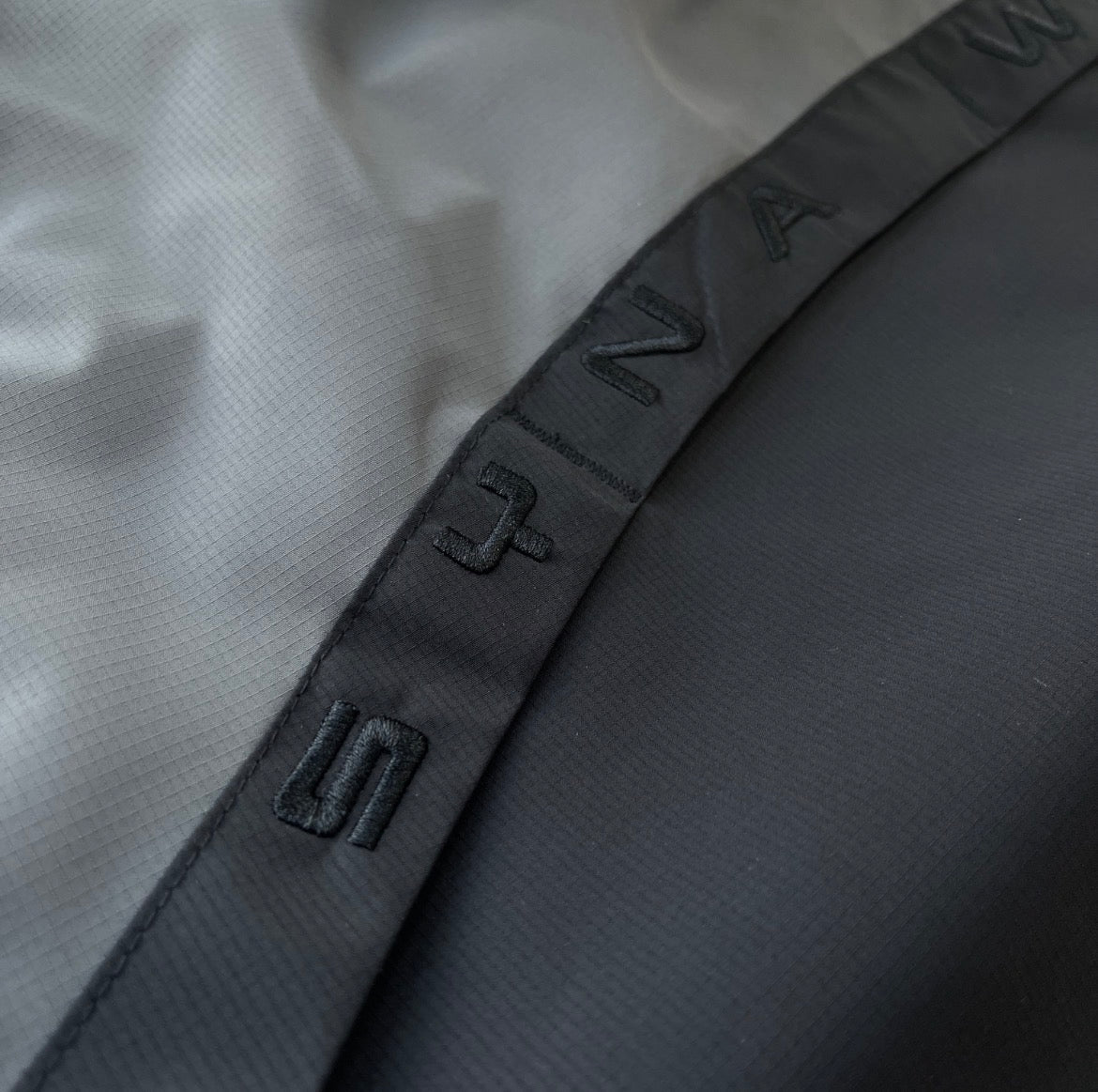 Syna World Vortex Jacket - Black/Grey