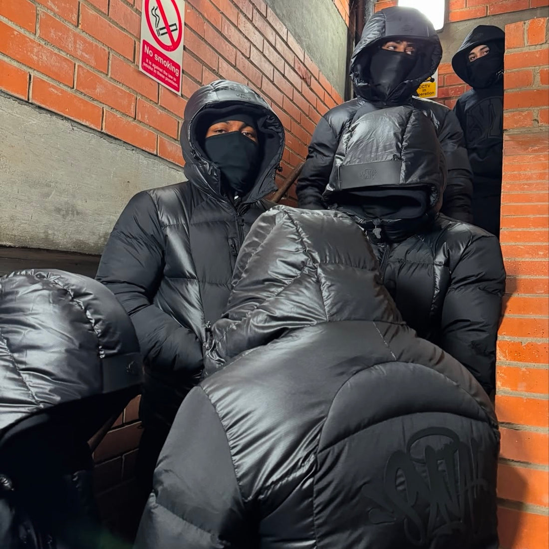 Syna World Wave Puffer Jacket - Black