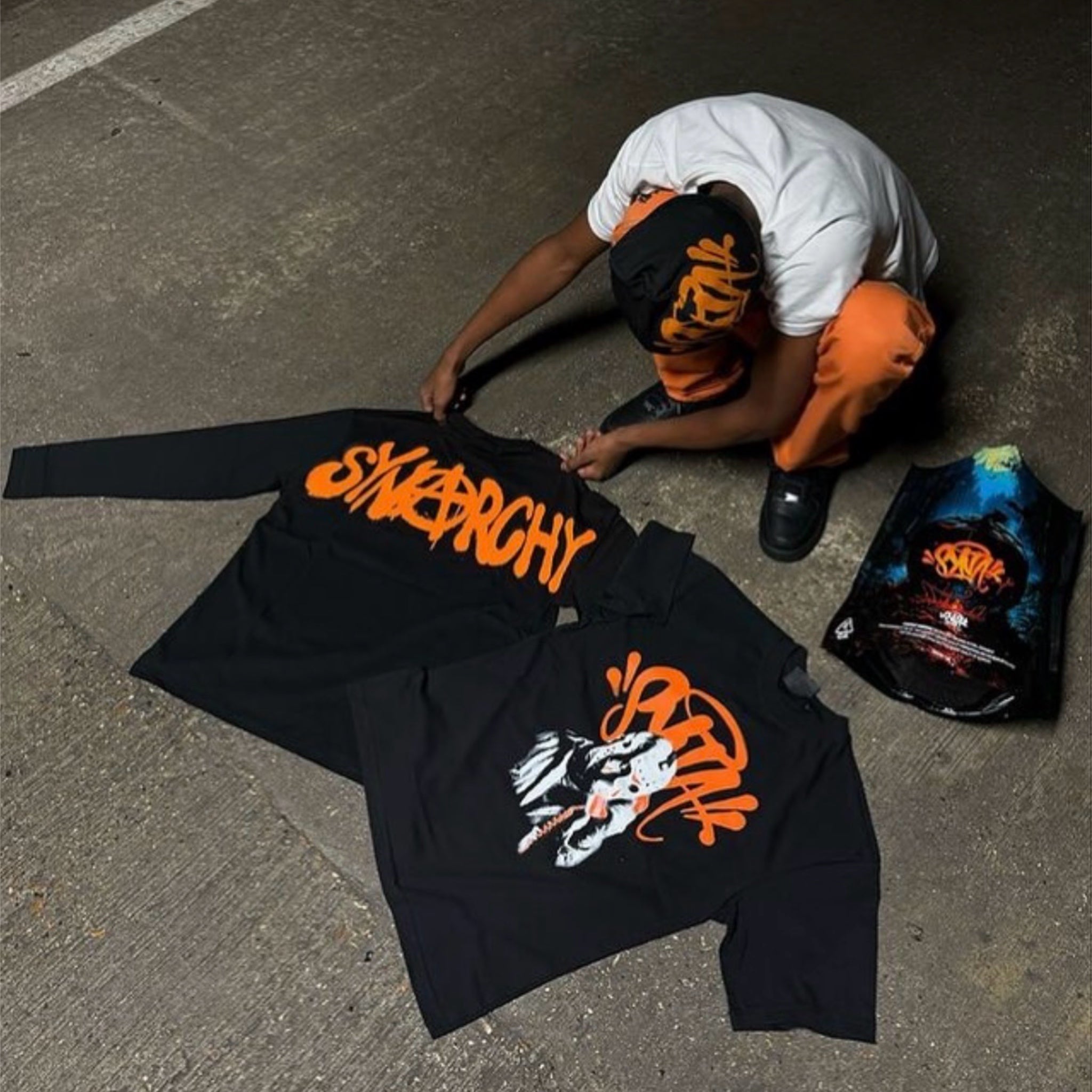 Syna World Halloween T-shirt - Black/Orange